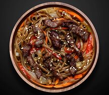 Соба с говядиной в сливочном соусе