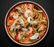 Удон с морепродуктами в сливочном соусе