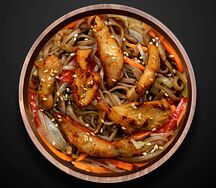 Соба со свининой в сливочном соусе