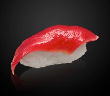 Суши с тунцом