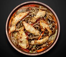 Соба с курицей в сливочном соусе