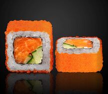 Ролл Калифорния с копченым лососем