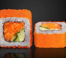 Ролл Калифорния с лососем