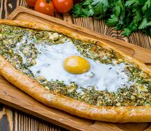 Пиде со шпинатом и зеленью