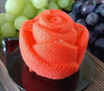 Пирожное Роза клубника-маракуйя