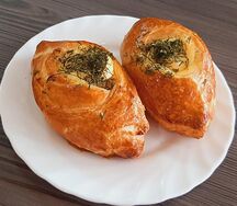Лодочка слоеная с курицей и овощами