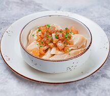 Вареники с картофелем, луком и шкварками