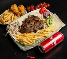 Комбо Шаурма Говядина на тарелке