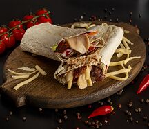 Шаурма с курицей, грибами и сыром