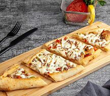Пиде с мясом и сыром