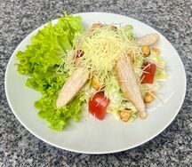 Салат Цезарь с курицей