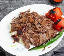 Донер на тарелке с рисом