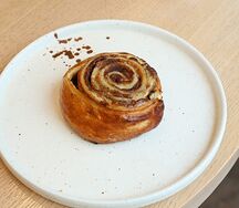 Булочка с изюмом