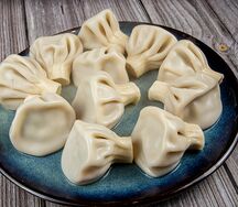 Хинкали со шпинатом и сыром