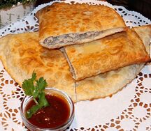 Чебурек со свининой и говядиной