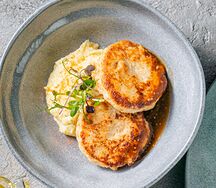 Котлеты домашние из говядины и свинины с картофельным пюре