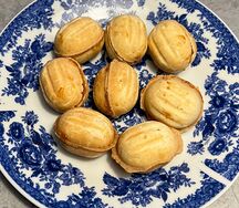 Орешки с вареной сгущенкой