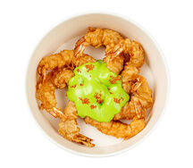 Креветки темпура с зеленым соусом