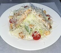 Салат Цезарь с курицей