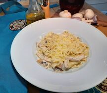 Паста с грибами и курицей