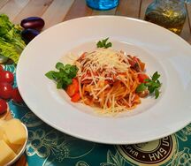 Паста с овощами и томатами