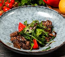 Теплый салат с куриной печенью