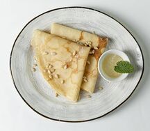 Блинчики с мёдом и кедровыми орешками