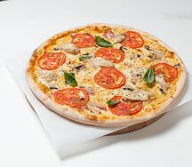 Пицца с курицей и беконом