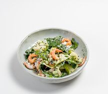 Салат с цукини и креветками