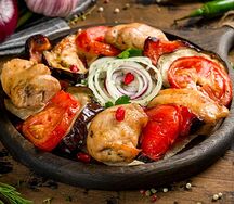 Шашлык из филе куриной грудки с овощами