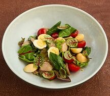 Салат с бараньими язычками
