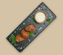 Медальоны из свинины с соусом Дор Блю