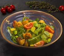 Салат теплый с гребешком