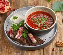 Борщ с салом и гренками