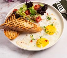 Глазунья из двух яиц