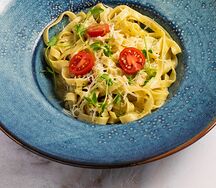 Паста с курицей и песто 