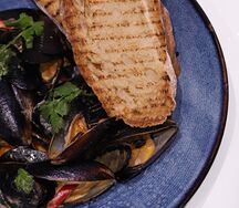 Мидии в соусе том ям