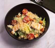 Салат Цезарь с курицей