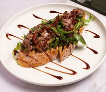 Брускетта с ростбифом