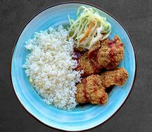 Хрустящая курица в соусе Гун Бао с рисом