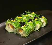 Вроде лосось с чукой и сыром