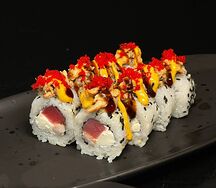 Вроде тунец, креветка и лосось терияки