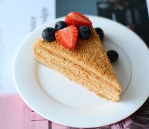 Пирожное Медовик