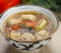 Пельмени с бульоном