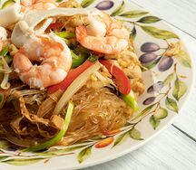 Вок Фунчоза с морепродуктами Miến xào hải sản