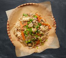 Рисовая лапша с морепродуктами Phở xào hải sản