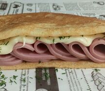 Блин с ветчиной и сыром