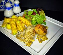 Котлеты куриные с цукини фри и грибным соусом