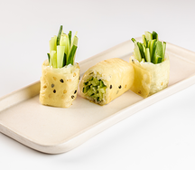 Hand Roll Огурец в маменори