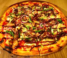 Римская пицца со рваной говядиной